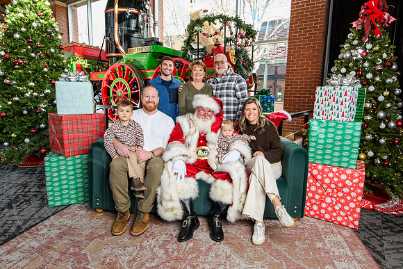RKPhoto-2025-TheCharlestonSanta-Dec14-3696