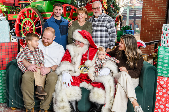 RKPhoto-2025-TheCharlestonSanta-Dec14-3698