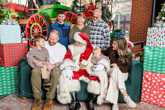 RKPhoto-2025-TheCharlestonSanta-Dec14-3700