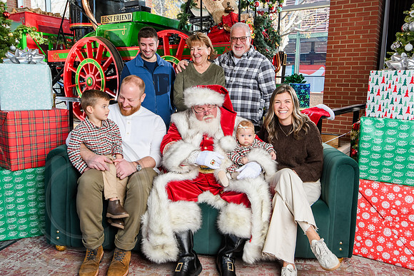 RKPhoto-2025-TheCharlestonSanta-Dec14-3701