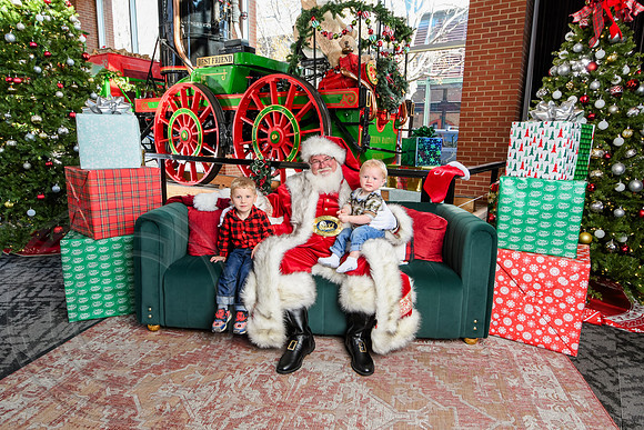 RKPhoto-2025-TheCharlestonSanta-Dec14-3704