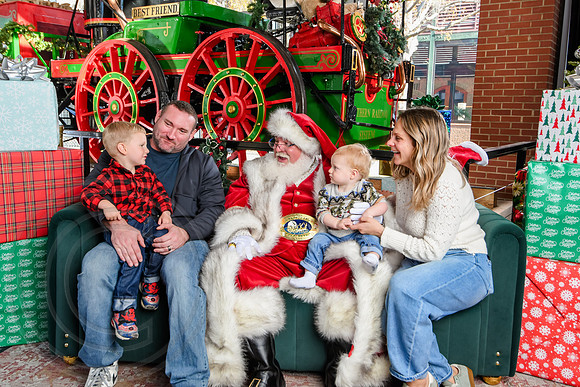 RKPhoto-2025-TheCharlestonSanta-Dec14-3707