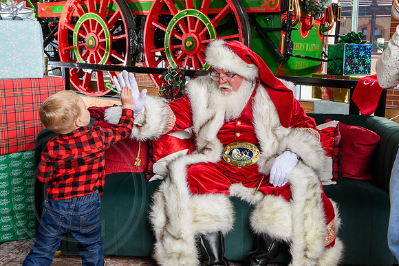 RKPhoto-2025-TheCharlestonSanta-Dec14-3709