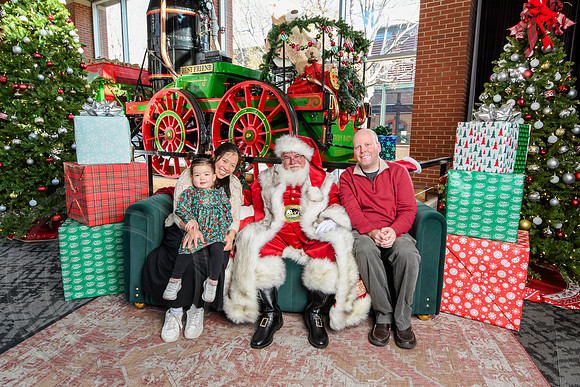 RKPhoto-2025-TheCharlestonSanta-Dec14-3710