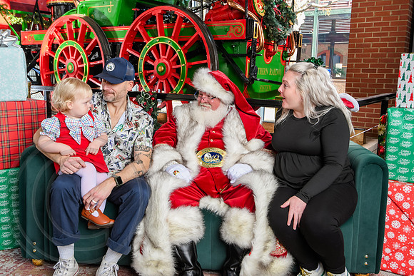 RKPhoto-2025-TheCharlestonSanta-Dec14-3714