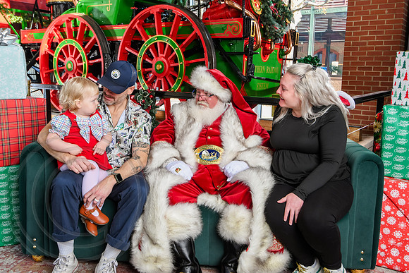 RKPhoto-2025-TheCharlestonSanta-Dec14-3716