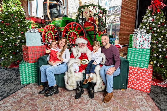 RKPhoto-2025-TheCharlestonSanta-Dec14-3717