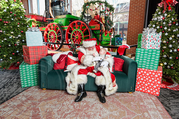 RKPhoto-2025-TheCharlestonSanta-Dec14-3723