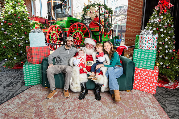 RKPhoto-2025-TheCharlestonSanta-Dec14-3727
