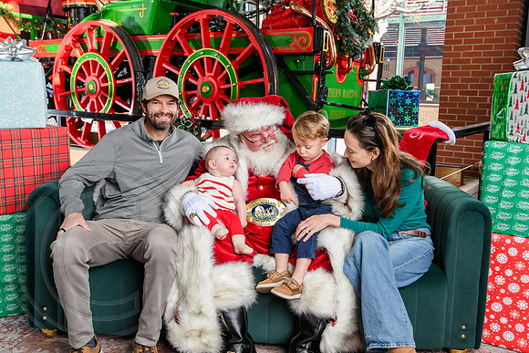 RKPhoto-2025-TheCharlestonSanta-Dec14-3728