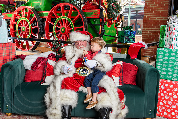 RKPhoto-2025-TheCharlestonSanta-Dec14-3729