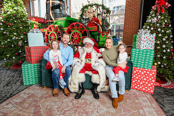 RKPhoto-2025-TheCharlestonSanta-Dec14-3731