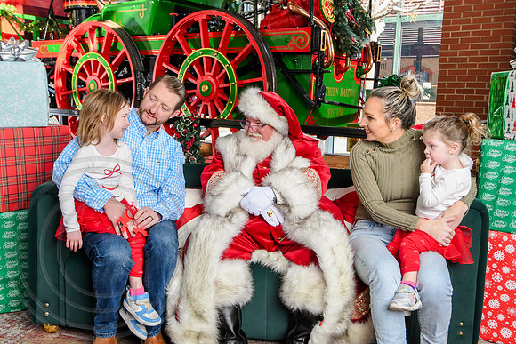 RKPhoto-2025-TheCharlestonSanta-Dec14-3732