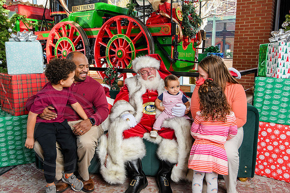 RKPhoto-2025-TheCharlestonSanta-Dec14-3743