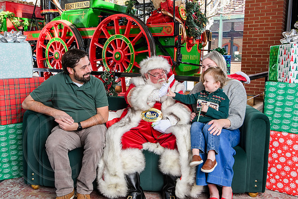 RKPhoto-2025-TheCharlestonSanta-Dec14-3756