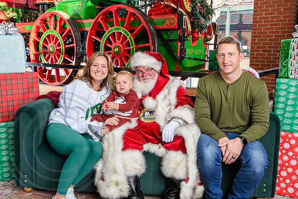 RKPhoto-2025-TheCharlestonSanta-Dec14-3760