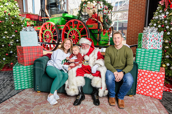 RKPhoto-2025-TheCharlestonSanta-Dec14-3761
