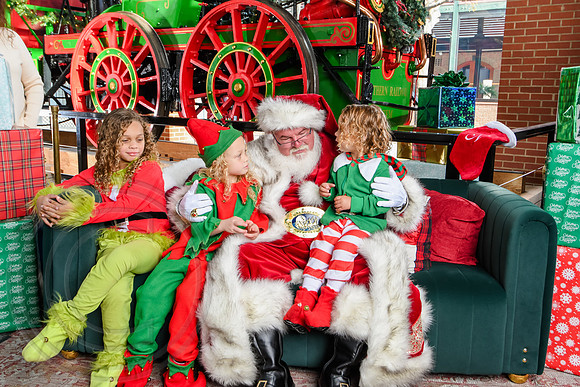 RKPhoto-2025-TheCharlestonSanta-Dec14-3768