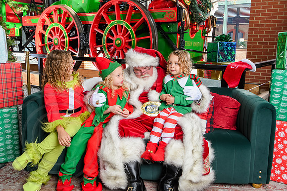 RKPhoto-2025-TheCharlestonSanta-Dec14-3769