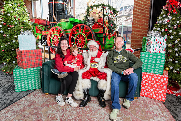 RKPhoto-2025-TheCharlestonSanta-Dec14-3775