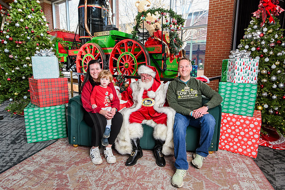RKPhoto-2025-TheCharlestonSanta-Dec14-3778