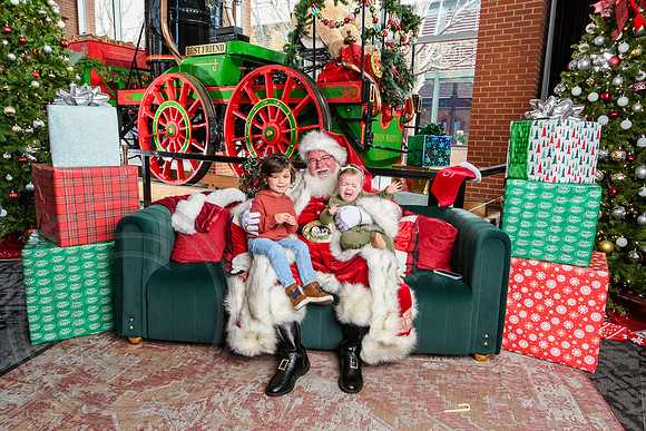RKPhoto-2025-TheCharlestonSanta-Dec14-3792