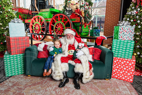 RKPhoto-2025-TheCharlestonSanta-Dec14-3796