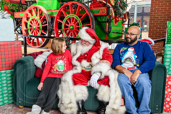 RKPhoto-2025-TheCharlestonSanta-Dec14-3805