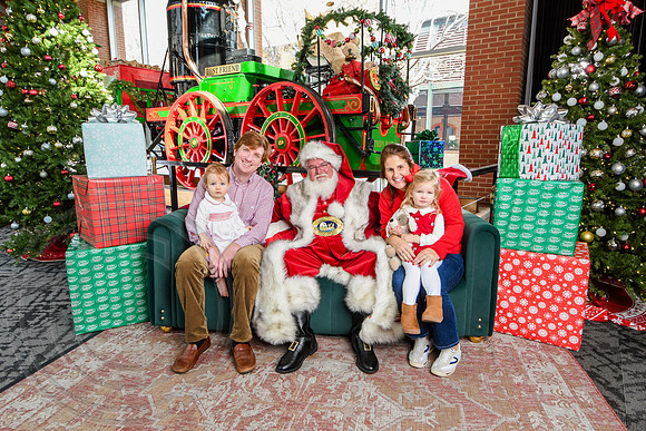RKPhoto-2025-TheCharlestonSanta-Dec14-3806