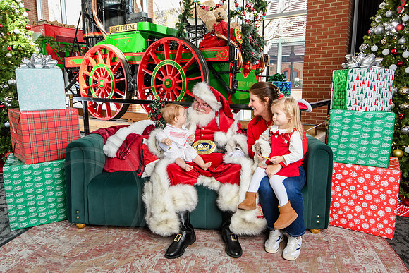 RKPhoto-2025-TheCharlestonSanta-Dec14-3809