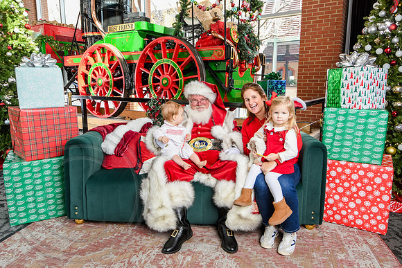 RKPhoto-2025-TheCharlestonSanta-Dec14-3810