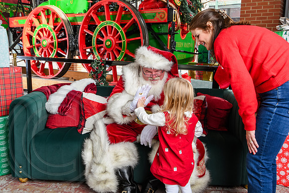 RKPhoto-2025-TheCharlestonSanta-Dec14-3812