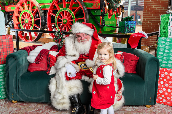 RKPhoto-2025-TheCharlestonSanta-Dec14-3813