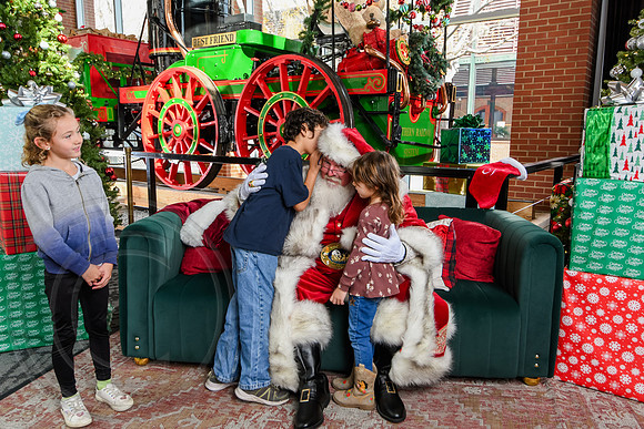 RKPhoto-2025-TheCharlestonSanta-Dec14-3817