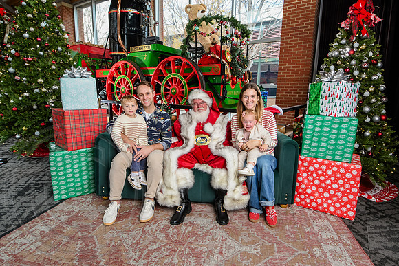 RKPhoto-2025-TheCharlestonSanta-Dec14-3821