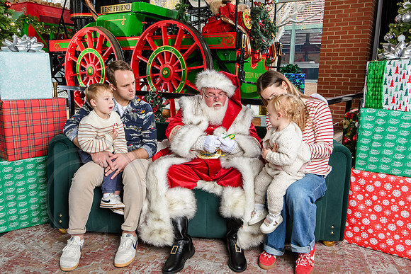 RKPhoto-2025-TheCharlestonSanta-Dec14-3822
