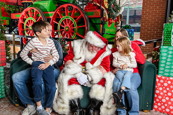 RKPhoto-2025-TheCharlestonSanta-Dec14-3826