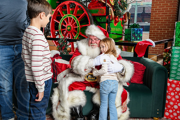 RKPhoto-2025-TheCharlestonSanta-Dec14-3828