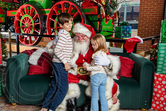 RKPhoto-2025-TheCharlestonSanta-Dec14-3829