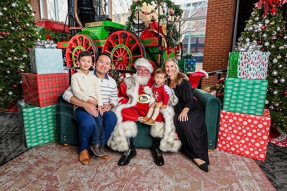 RKPhoto-2025-TheCharlestonSanta-Dec14-3832