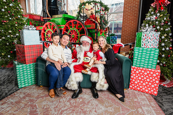 RKPhoto-2025-TheCharlestonSanta-Dec14-3833