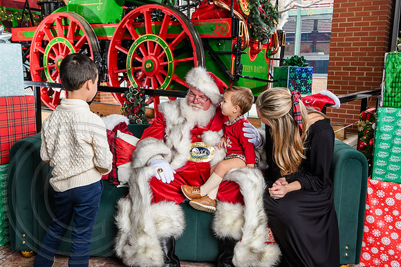 RKPhoto-2025-TheCharlestonSanta-Dec14-3834