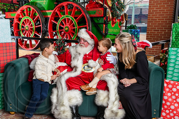 RKPhoto-2025-TheCharlestonSanta-Dec14-3835