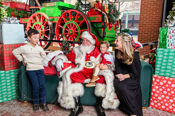 RKPhoto-2025-TheCharlestonSanta-Dec14-3836