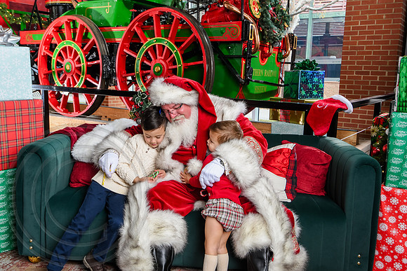 RKPhoto-2025-TheCharlestonSanta-Dec14-3837