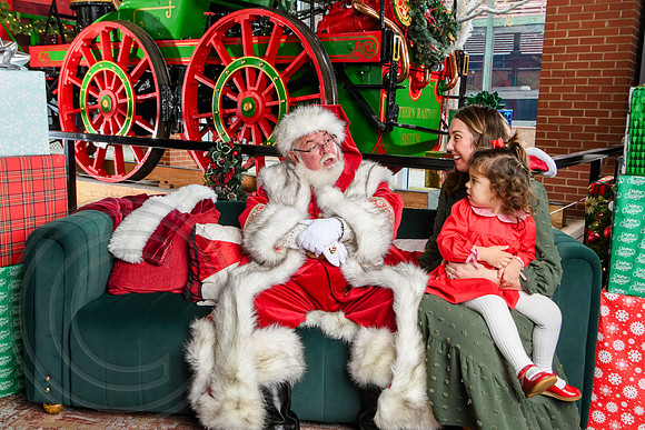 RKPhoto-2025-TheCharlestonSanta-Dec14-3839