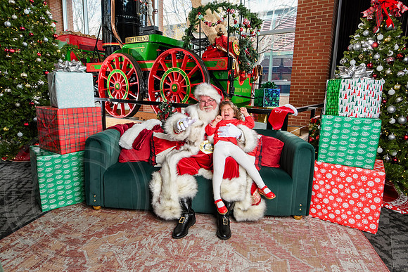 RKPhoto-2025-TheCharlestonSanta-Dec14-3840