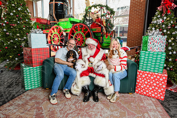 RKPhoto-2025-TheCharlestonSanta-Dec14-3847