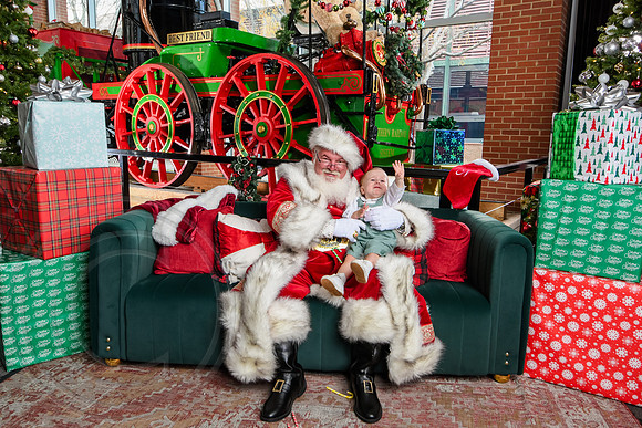RKPhoto-2025-TheCharlestonSanta-Dec14-3851