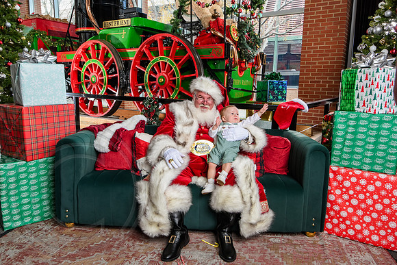 RKPhoto-2025-TheCharlestonSanta-Dec14-3852